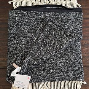 NWT Lululemon Vinyasa Wrap black grey scarf